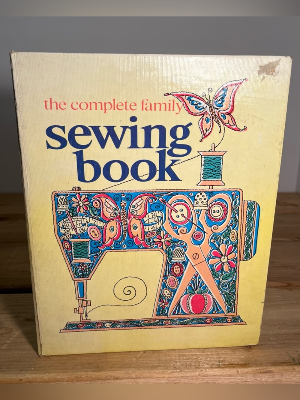 Vintage THE COMPLETE FAMILY SEWING BOOK 3 Ring Binder -1972 Curtin Publication